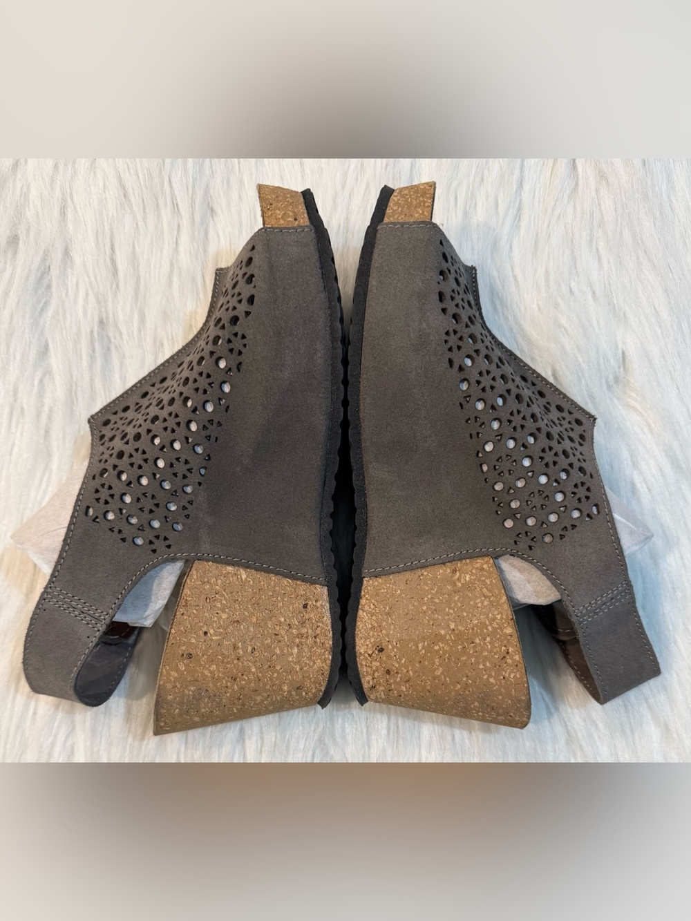 Bio-Gold Women’s Platform Wedge Sandals Perforated Suede Cork Gray Size 8 EUC - Picture 4 of 10